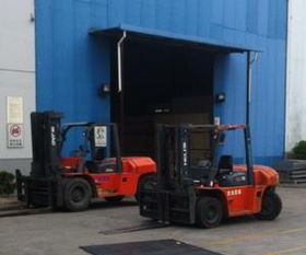 專業(yè)3至10噸叉車出租裝卸搬運(yùn)服務(wù)，涵蓋掏箱設(shè)備移位等
